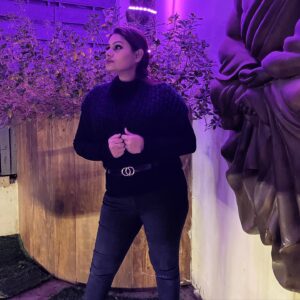 Nidhi Mahawan Instagram - Turn a little left…. Look a little right… Yeah just that!! 

A perfect click 

#winter #winteroutfit #winterfashion #ootd #dinner #outing #black #magic #magicmoments #lights #aim #girl #indiangirl #bollywood #bollywoodactress #bollywoodactor #instagood #live #laugh #love