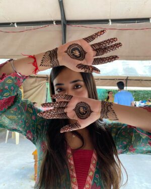 Nikeet Dhillon Instagram - #teamAmar 
In every swirl of henna, there’s a story to be told. 😍

Got to wear my favourite @gaamyaofficial for my favourite’s Mehndi 😍😍😍