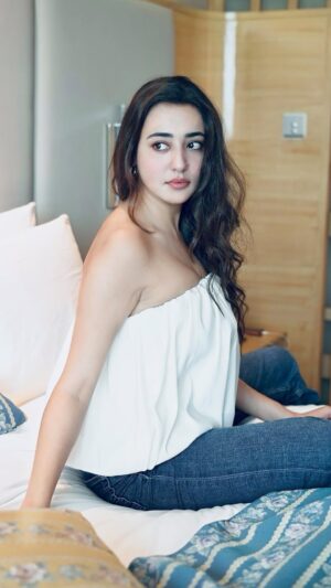 Nikeet Dhillon Instagram - 𝐉𝐚𝐝 𝐭𝐚𝐤 𝐦𝐚𝐢𝐧 𝐣𝐞𝐞𝐧𝐚, 𝐦𝐞𝐫𝐢 𝐣𝐞𝐞𝐧 𝐝𝐢 𝐰𝐚𝐣𝐚𝐡 𝐭𝐮 ♥️

@timestalent 

💄 @adornedbyzeena 
🎥 @piktur3 

#diltujaantu #dil #punjabi #punjabisongs #love #white