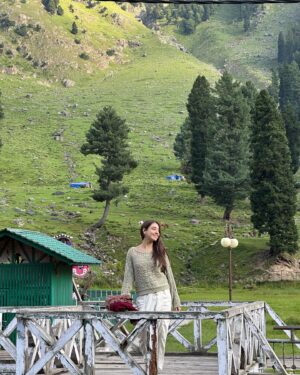 Nikeet Dhillon Instagram - Jannat for a reason 😍❤️ 
Running back to #kashmir the moment I get my next break 🙈🙈

#kashmir #pahalgam #betaabvalley #nature #sukoon❤️ #jannat #peace