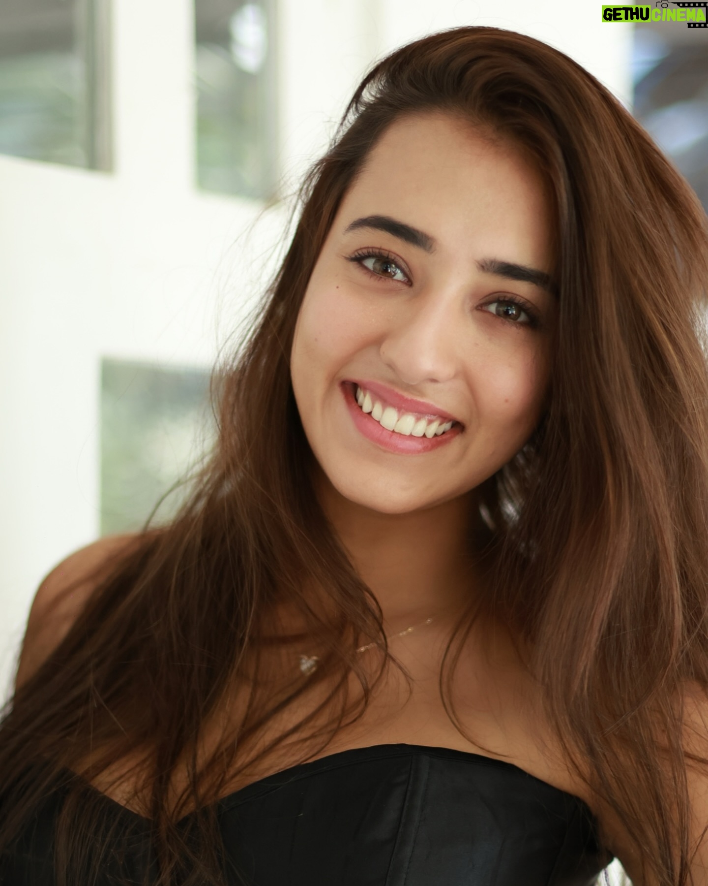 Nikeet Dhillon - 31.4K Likes - I don’t create drama, I just am the drama.🤭🤭🫶🏻
📸 @advait_vaidya