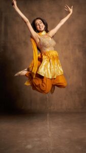 Actress Nikeet Dhillon HD Photos and Wallpapers May 2023