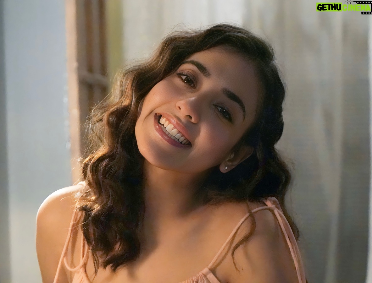 Nikeet Dhillon - 24.3K Likes - 𝐈𝐧 𝐭𝐡𝐞 𝐞𝐚𝐫𝐥𝐲 𝐥𝐢𝐠𝐡𝐭 𝐨𝐟 𝐦𝐨𝐫𝐧𝐢𝐧𝐠’𝐬 𝐠𝐫𝐚𝐜𝐞,
𝐀𝐢𝐫𝐚 𝐫𝐢𝐬𝐞𝐬, 𝐲𝐞𝐭 𝐰𝐢𝐭𝐡 𝐚 𝐡𝐞𝐚𝐯𝐲 𝐩𝐚𝐜𝐞.
𝐅𝐨𝐫 𝐭𝐡𝐞 𝐰𝐨𝐫𝐥𝐝 𝐬𝐞𝐞𝐬 𝐬𝐭𝐫𝐞𝐧𝐠𝐭𝐡 𝐢𝐧 𝐡𝐞𝐫 𝐬𝐭𝐫𝐢𝐝𝐞,
𝐁𝐮𝐭 𝐤𝐧𝐨𝐰𝐬 𝐧𝐨𝐭 𝐨𝐟 𝐭𝐡𝐞 𝐭𝐞𝐚𝐫𝐬 𝐬𝐡𝐞 𝐡𝐢𝐝𝐞𝐬.
𝐓𝐡𝐫𝐨𝐮𝐠𝐡 𝐭𝐡𝐞 𝐬𝐢𝐥𝐞𝐧𝐭 𝐡𝐨𝐮𝐫𝐬 𝐨𝐟 𝐭𝐡𝐞 𝐧𝐢𝐠𝐡𝐭,
𝐒𝐡𝐞 𝐛𝐚𝐭𝐭𝐥𝐞𝐬 𝐝𝐞𝐦𝐨𝐧𝐬, 𝐡𝐢𝐝𝐝𝐞𝐧 𝐟𝐫𝐨𝐦 𝐬𝐢𝐠𝐡𝐭.
𝐇𝐞𝐫 𝐭𝐞𝐚𝐫𝐬, 𝐥𝐢𝐤𝐞 𝐫𝐚𝐢𝐧𝐝𝐫𝐨𝐩𝐬, 𝐬𝐨𝐟𝐭𝐥𝐲 𝐰𝐞𝐞𝐩,
𝐀𝐬 𝐬𝐡𝐞 𝐬𝐭𝐫𝐮𝐠𝐠𝐥𝐞𝐬, 𝐢𝐧 𝐬𝐢𝐥𝐞𝐧𝐜𝐞, 𝐭𝐨 𝐤𝐞𝐞𝐩.
𝐓𝐡𝐞 𝐰𝐨𝐫𝐥𝐝 𝐚𝐩𝐩𝐥𝐚𝐮𝐝𝐬 𝐡𝐞𝐫 𝐬𝐭𝐫𝐞𝐧𝐠𝐭𝐡, 𝐬𝐨 𝐛𝐫𝐢𝐠𝐡𝐭,
𝐘𝐞𝐭 𝐤𝐧𝐨𝐰𝐬 𝐧𝐨𝐭 𝐨𝐟 𝐡𝐞𝐫 𝐢𝐧𝐧𝐞𝐫 𝐟𝐢𝐠𝐡𝐭.
𝐅𝐨𝐫 𝐭𝐡𝐨𝐮𝐠𝐡 𝐬𝐡𝐞 𝐰𝐞𝐚𝐫𝐬 𝐚 𝐛𝐫𝐚𝐯𝐞 𝐟𝐚𝐜𝐚𝐝𝐞,
𝐈𝐧𝐬𝐢𝐝𝐞, 𝐬𝐡𝐞’𝐬 𝐟𝐫𝐚𝐠𝐢𝐥𝐞, 𝐥𝐢𝐤𝐞 𝐚 𝐬𝐡𝐚𝐫𝐝.
𝐖𝐢𝐭𝐡 𝐞𝐚𝐜𝐡 𝐝𝐚𝐰𝐧’𝐬 𝐥𝐢𝐠𝐡𝐭, 𝐬𝐡𝐞 𝐟𝐢𝐧𝐝𝐬 𝐡𝐞𝐫 𝐰𝐚𝐲,
𝐘𝐞𝐭 𝐛𝐮𝐫𝐝𝐞𝐧𝐞𝐝 𝐛𝐲 𝐭𝐡𝐞 𝐧𝐢𝐠𝐡𝐭’𝐬 𝐝𝐢𝐬𝐦𝐚𝐲.
𝐅𝐨𝐫 𝐬𝐡𝐞 𝐢𝐬 𝐬𝐭𝐫𝐨𝐧𝐠, 𝐛𝐮𝐭 𝐨𝐡 𝐬𝐨 𝐰𝐞𝐚𝐤,
𝐀𝐢𝐫𝐚’𝐬 𝐬𝐭𝐫𝐮𝐠𝐠𝐥𝐞𝐬, 𝐮𝐧𝐬𝐞𝐞𝐧, 𝐭𝐡𝐞𝐲 𝐬𝐩𝐞𝐚𝐤. ♥️
#goodmorning #morningwriting #aira #poems