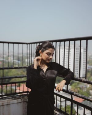 Nikhila Vimal Instagram - Back in black🖤

Photography - @merin__georg 
Outfit - @resha_by_rehana_shana 
Styling - @Styledbysmiji 
Makeup - @neethu_makeupartist