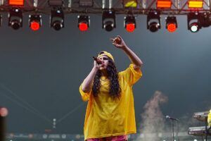 Nikhita Gandhi Instagram - ISPL 🏏💃🏻

#NIKIVERSE #nikhitagandhi #nikhitagandhilive #ispl #streettostadium #concert #cricket #cricketlovers #cricketfans #cricketfever #cricketmatch #stadium #thane