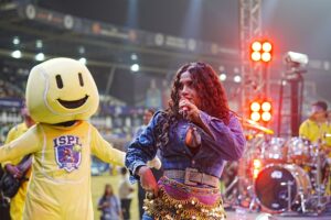 Nikhita Gandhi Instagram - ISPL 🏏💃🏻

#NIKIVERSE #nikhitagandhi #nikhitagandhilive #ispl #streettostadium #concert #cricket #cricketlovers #cricketfans #cricketfever #cricketmatch #stadium #thane