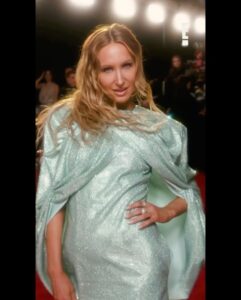 Actress Nikki Glaser HD Photos and Wallpapers February 2025