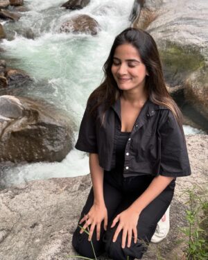 Nikki Sharma Instagram - 🌈💓🦋🌲🍃✨

I like places that make you realise how tiny you and your problems are 

#mothernature