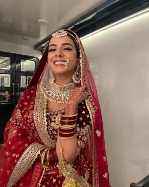 Nikki Sharma Instagram - Promo shoot for PKPASS 🖤
#shivti #pkpass #arnikk #bridal @zeetv @studiolsd_ 
Special mention to my love @sacorina for this gorgeous outfit❤️‍🩹❤️‍🩹