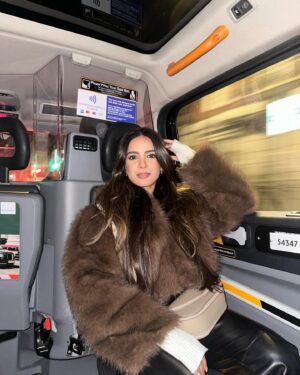 Nikki Sharma Instagram - 🪻🎄⭐️