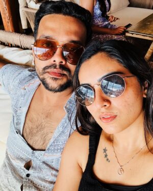 Nimmy Arun Gopan Instagram - Spent my birthday just the way I love—slow and serene. Lunch at a beautiful cafe, a peaceful beach view, and the perfect sunset. There’s something magical about the ocean, always grounding me. There’s just something so calming about watching the sunset on the beach—it’s where I feel most like myself. 

So grateful for the love, the laughter, and the warm wishes. 

Here’s to many more days like this, surrounded by good food, good friends, and endless sunsets. ☀️