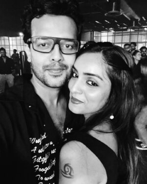 Nimmy Arun Gopan Instagram - Cheers to 11 years of us. Happy Anniversary!

@arungopanlive ❤️

#weddinganniversary #11years