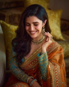 Actress Nimrat Kaur HD Photos and Wallpapers February 2025