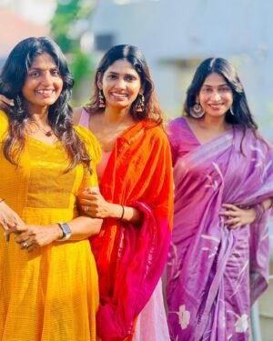 Niranjani Ahathian Instagram - Just three sisters 
and their incredible love stories 🤍

#family #sisters #blended #blessed