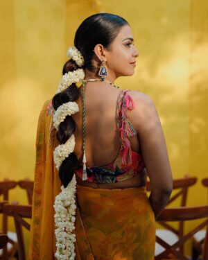 Nishtha Gandhi Instagram - When pictures speak louder than a thousand words 📸 - only in an Indian wedding! 

Couple wearing @rishiandvibhuti 
Design @nishchaygandhidesigns 
Photography @weddingrams 
Planning @riwaazerishte 
Makeup @makeupbyvidushi 
Floral jewellery @shinestonefloraljewellery 
Footwear @prankit_creations 
.
.
.
#haldiceremony #haldidecor #haldifunction #indianweddinginspiration #weddingideasbrides #haldiphotography #realweddingmoments #indiancouples #southindianfashion