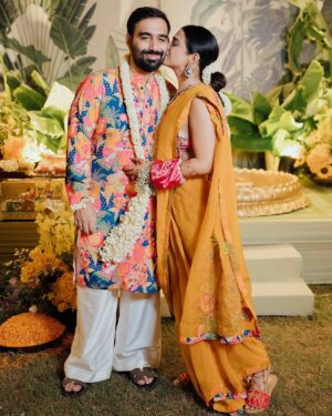 Nishtha Gandhi Instagram - When pictures speak louder than a thousand words 📸 - only in an Indian wedding! 

Couple wearing @rishiandvibhuti 
Design @nishchaygandhidesigns 
Photography @weddingrams 
Planning @riwaazerishte 
Makeup @makeupbyvidushi 
Floral jewellery @shinestonefloraljewellery 
Footwear @prankit_creations 
.
.
.
#haldiceremony #haldidecor #haldifunction #indianweddinginspiration #weddingideasbrides #haldiphotography #realweddingmoments #indiancouples #southindianfashion