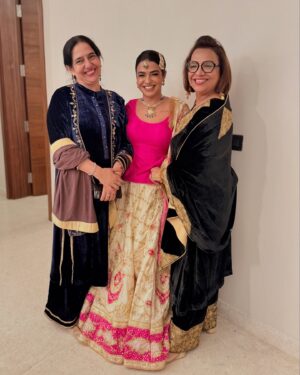 Nishtha Gandhi Instagram - The year of firsts encapsulated in a post 🫰🏾❤️✨.
First Lohri ✨.
Makeup @rarebeautybypriya .
.
.

.
#lohri #lohricelebration #indiancouple #newbride #yearoffirsts