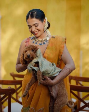 Nishtha Gandhi Instagram - When pictures speak louder than a thousand words 📸 - only in an Indian wedding! 

Couple wearing @rishiandvibhuti 
Design @nishchaygandhidesigns 
Photography @weddingrams 
Planning @riwaazerishte 
Makeup @makeupbyvidushi 
Floral jewellery @shinestonefloraljewellery 
Footwear @prankit_creations 
.
.
.
#haldiceremony #haldidecor #haldifunction #indianweddinginspiration #weddingideasbrides #haldiphotography #realweddingmoments #indiancouples #southindianfashion