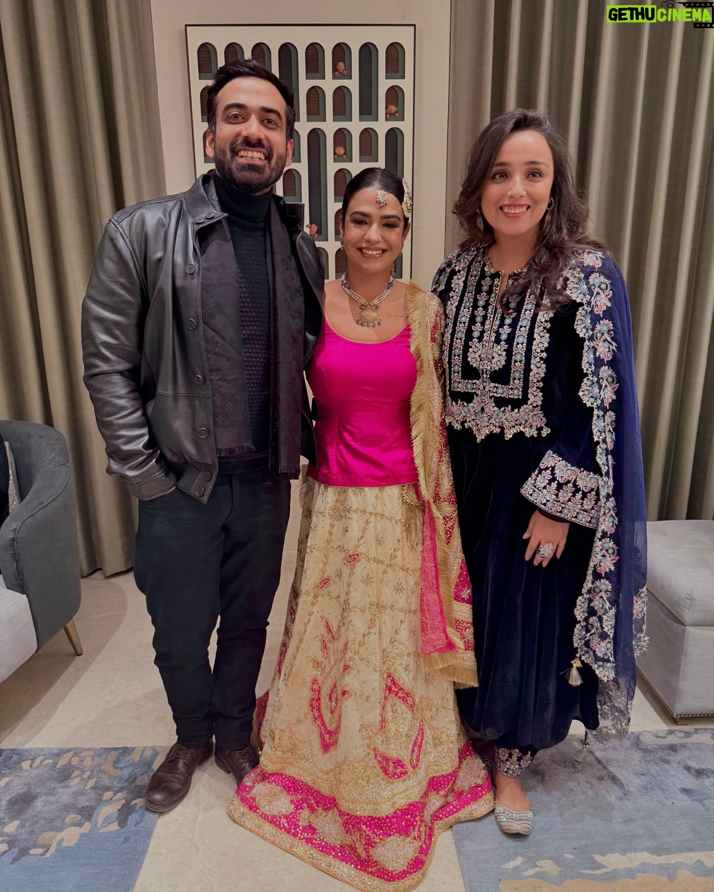 Nishtha Gandhi - 0.9K Likes - The year of firsts encapsulated in a post 🫰🏾❤️✨.
First Lohri ✨.
Makeup @rarebeautybypriya .
.
.
.
#lohri #lohricelebration #indiancouple #newbride #yearoffirsts