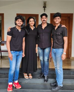 Nitha Promy Instagram - Team Black...

#pic #family #team #malayali #mallu #promyfamily #happiness #instapic #photooftheday #photo #familyphoto #photography #picoftheday #instagramers
#promykuriakose #nithapromy #ronithpromy #richardpromy #angamaly #angamalydiaries #instagram #instagood
