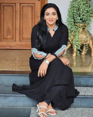 Nitha Promy Instagram - Life is nothing but a daily struggle to make your dreams come true. And every morning is an opportunity to make yourself prepared for it.

#photo #black #blacklove #picoftheday #peace #happiness #instapic #photooftheday #instagramers #nithapromy #instagood #pic #malayali #instagram #monday #woman #loveyourself #beyourself