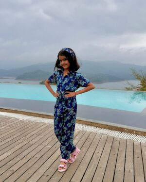 Nitya saxena Instagram - Vacation & Memories ❤️❤️

@anchorravi_offl @nitya.saxena1186 @sudhirkaveti @meher_manija #wayanad #kerala #resort #vacation