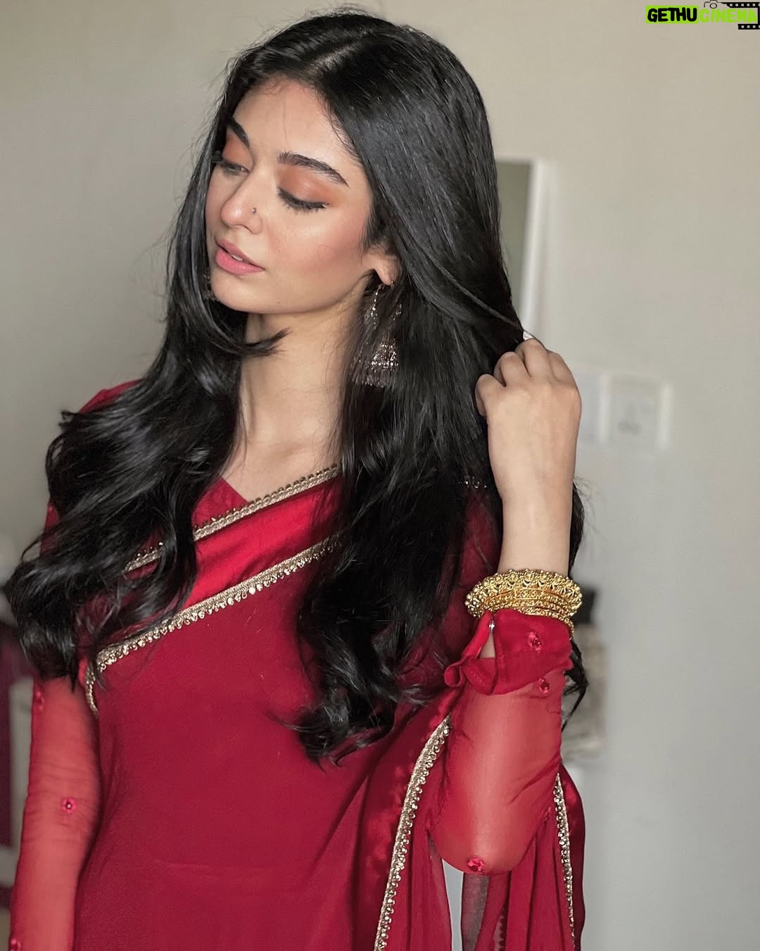 Noor Khan - 217.7K Likes - 🌹