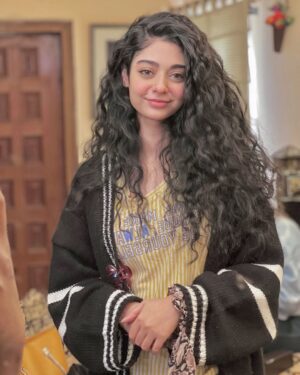 Noor Khan Instagram - morning hair 💁🏻‍♀️