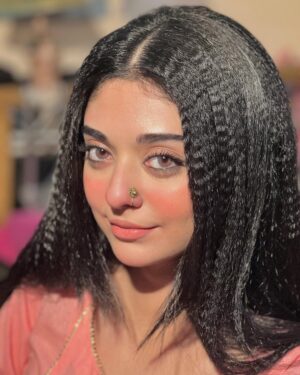 Noor Khan Instagram - Zra me taa waray de 🤌🏼