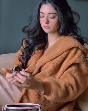 Noor Khan Instagram - 🌰
