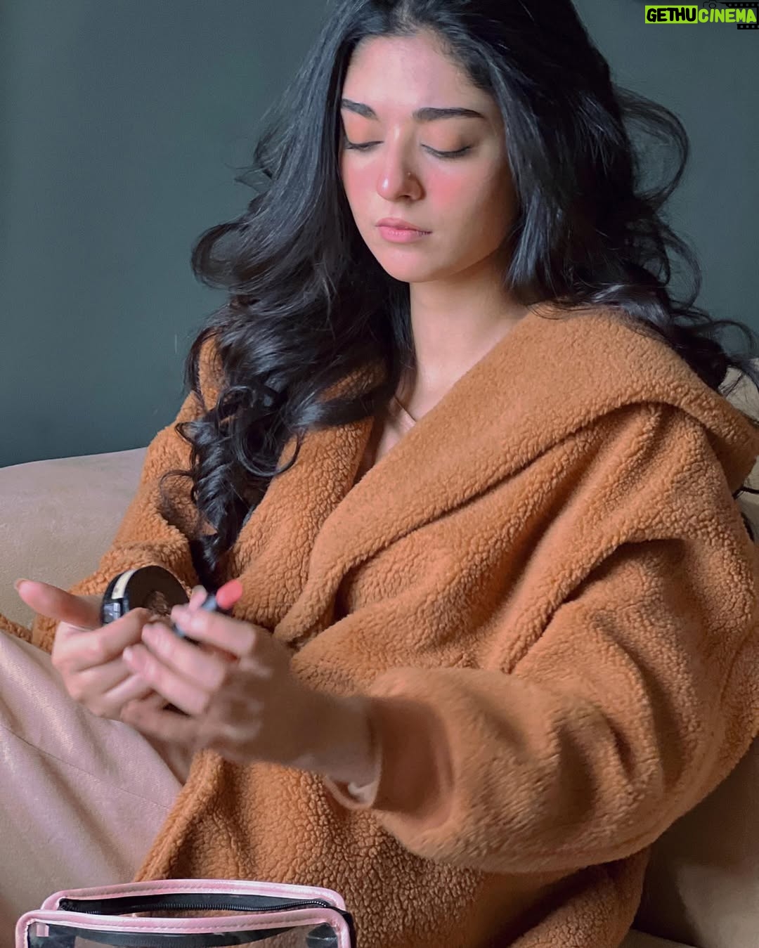 Noor Khan - 263.2K Likes - 🌰