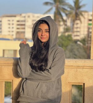 Noor Khan Instagram - 𝙰𝚙𝚛𝚒𝚌𝚒𝚝𝚢:  the warmth of the sun in winter