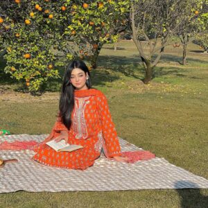 Noor Khan Instagram - ☀️🌴📖🍊🦢
@nishatlinen