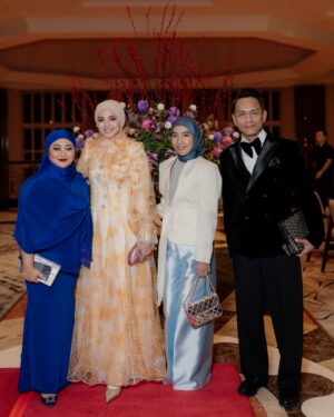 Nur Fazura Instagram - I heard it’s time to be out and about again. ✨

Congratulations my dearest @calvinthoo for your absolutely beautiful collection and a wonderful night. 💛

make up : @rozlanassir 
hijab styling : @nurhanahalim 
hijab : @mytudungfazura 
dress : @zaimizulkafli
photo : @hasifikri