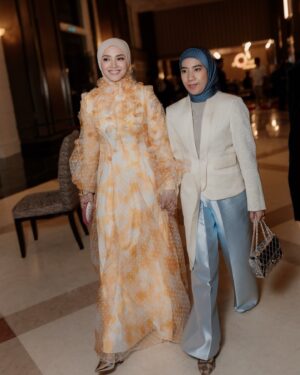 Nur Fazura Instagram - I heard it’s time to be out and about again. ✨

Congratulations my dearest @calvinthoo for your absolutely beautiful collection and a wonderful night. 💛

make up : @rozlanassir 
hijab styling : @nurhanahalim 
hijab : @mytudungfazura 
dress : @zaimizulkafli
photo : @hasifikri