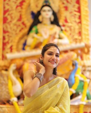Nusrat Jahan Instagram - Vasant Panchami celebrations at my friends house. 💛 💛 💛