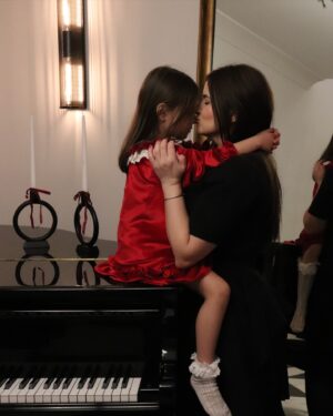 Oana Gregory Instagram - A holiday season well spent! 🥰🥰🥰
