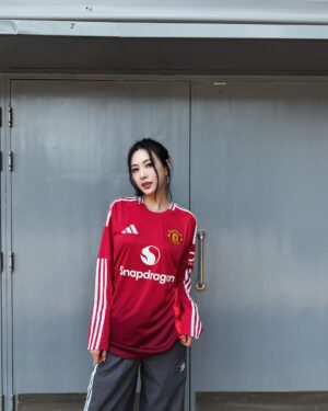 Oh Ha-young Instagram - We are United ⚽️
Wear United ❤️‍🔥