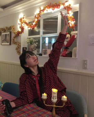 Oh Ji-yeon Instagram - 신나는 예수님 생일잔치 헤헤
다들 메리크리스마스 🎄🤍
