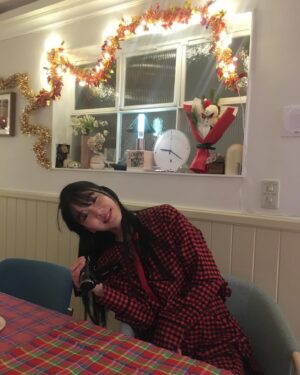 Oh Ji-yeon Instagram - 신나는 예수님 생일잔치 헤헤
다들 메리크리스마스 🎄🤍