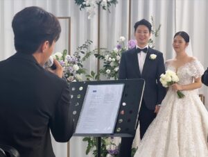 Oh Seung-ah Instagram - -

사랑하는 우리 윤혜 결혼식..🩵🤍 
어리게만 느껴지던 윤혜가 어느덧 결혼을 하다니..🥹
정말 아름다고 사랑스러운 선남선녀의 결혼식이였다..🥰
행복하게 잘 살길 기도할께🙏🏻 사랑해 윤혜야❤️