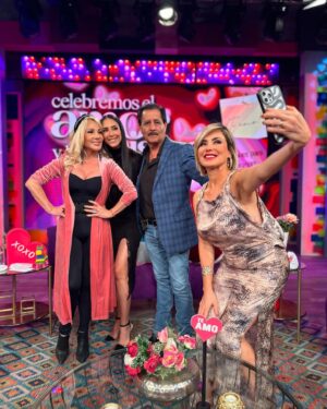 Olivia Collins Instagram - Gracias @oliviacollinsmx y @martinbrek por la visita al foro de #CuéntameloYa 🫶🏻 Bienvenidos siempre. @cynthiaurias @carmenmoriginal @amartelenovela #cuéntameloya