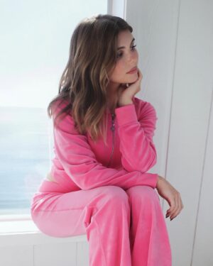 Olivia Giannulli Instagram - olivia jade for madhappy & juicy couture <3

featuring the mad juicy smocked velour full-zip and the crown baby tee.

in response to the los angeles wildfires, a portion of proceeds from our collection will benefit the california community foundation’s wildfire recovery fund, working to rebuild and restore the lives of california’s most affected and underserved populations. 

our collection is available now at madhappy.com and madhappy stores.