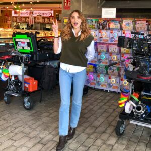 Paloma Bloyd Instagram - Diario de rodaje #MACHOSALFA con los mejores 💖
