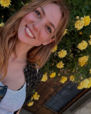 Paloma Bloyd Instagram - Recomendación para el finde: ver MACHOS ALFA 3 en @netflixes y echar unas buenas risas. 🌼🌝💚

#machosalfa #contubernioproducciones #netflix