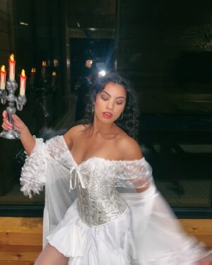 Paola Andino Instagram - October pt. 3 🎭🕯️

Halloween haunted by The Phantom of the Opera 🥀