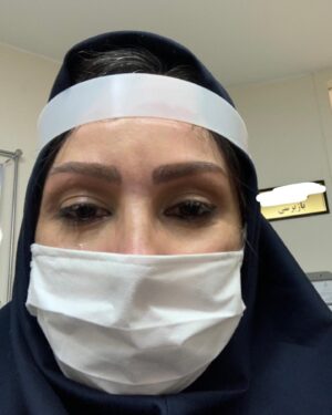 Parastoo Salehi Instagram - این آخرین جرم من است!!!
و برای اونهایی می نویسم که حضور بازیگران در تظاهرات های آمریکا بر علیه نژادپرستی رو تو حلق ما کردین، که اونها کنار مردمشونن و شما... من امروز لحظاتی و تجربه کردم، خانواده ام لحظاتی رو گذروندن که ... به خاطر پست های انتقادی به خاطر حضور در مراسم تشییع کشته شدگان سقوط هوا‌پیما مقابل دانشگاه امیرکبیر و ... نه من امروز نترسیدم،
تمام شدم !!! موقعی که برای وثیقه، جواز کسب و سند خواستن ازم برای اینکه بازداشت نشم موقتا و من نداشتم، اون‌ لحظه تمام شدم !!! شاید هنوز باورم نشده بود که انتقاد، اعتراض و مطالبه گری جرم است ، بزه است و من بزه کار .
 از امروز به خاطر تنهایی خودم سکوت می کنم، به حرمت موی سپید مادرم سکوت می کنم ، به خاطر تپش های قلب برادرم سکوت می کنم، به حرمت اشک چشمانم که امروز بی پناه و بی گناه ریخت سکوت می کنم ، سکوتی می کنم سنگین تر از فریاد ... انتشار این خبر هم جرمی دیگر اضافه خواهد کرد به پرونده ام ولی این آخرین جرمم را هم مرتکب می شوم و تمام می کنم، این آخرین جرم من است ✋🏻 #پرستو_صالحی
#بازیگر_سابق #ممنوع_کار #ممنوع_کلام
#ممنوع_خروج #آزادی_بیان #سکوت_و_دیگر_هیچ