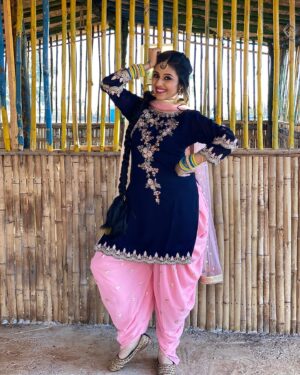 Paridhi Sharma Instagram - Happy Lohri
Happy Makarsankranti
Happy Pongal
Happy Bihu
#india #festivals