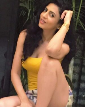 Parinita Seth Instagram - Casual moments , timeless memories.  #memories #me #mylife #love #rain #mood #fyp #instagram #instamood #instadaily #insta #instafashion #india #actor #instalove #instamoment #instaphoto #trendy #life #instacool #instabeauty #instaactor #actorslife #foryoupage #instastyle #monsoon #cool #vibes #grateful 🙏🏻🧿