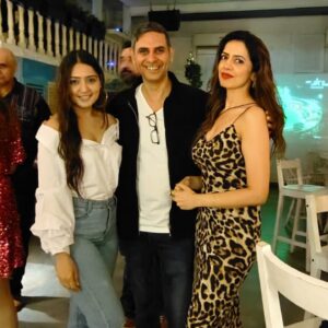 Parinita Seth Instagram - Made some beautiful memories with these beautiful people.  #vanshaj #tvshow #memories #love #fyp #insta #india #indiantv #instamoment #grateful🙏🏻